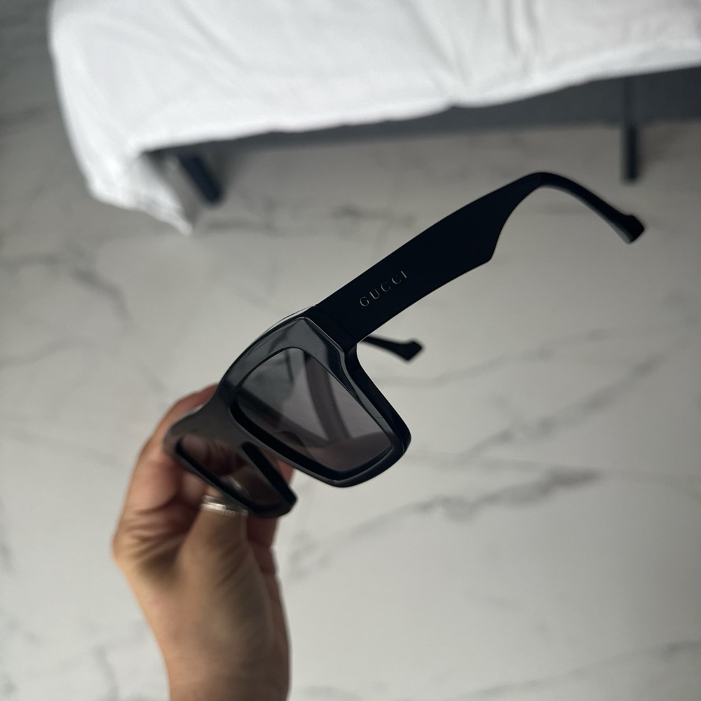 Gucci Black Sunglasses with Blue Case - Picture 5 of 7